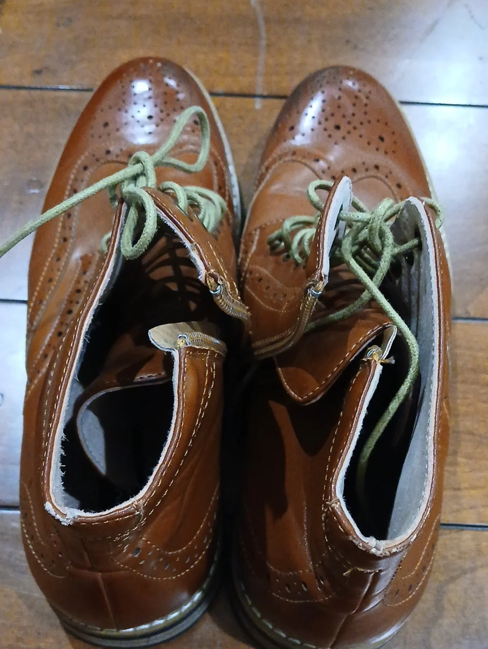 Men's Tan Leather Chukka Boots with Olive Laces